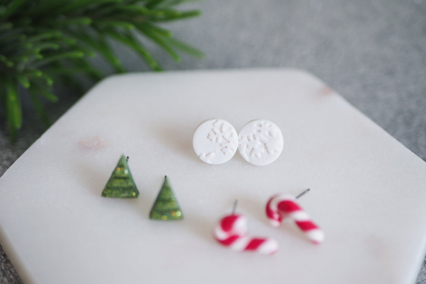 Mini Ohrstecker Set: dreierlei handgemachte Ohrringe für den Winter und Weihnachten aus Polymerton, weihnachtlicher festlicher Schmuck