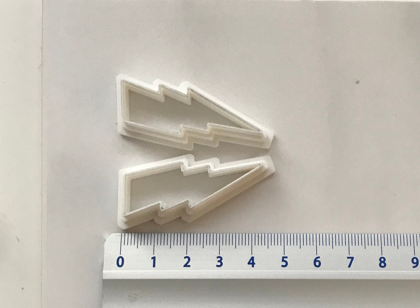 2er Set Ausstecher für Modelliermasse, Blitz Set mit zwei Cuttern, Blitze Formen Werkzeug für Schmuckherstellung mit Fimo und Co.