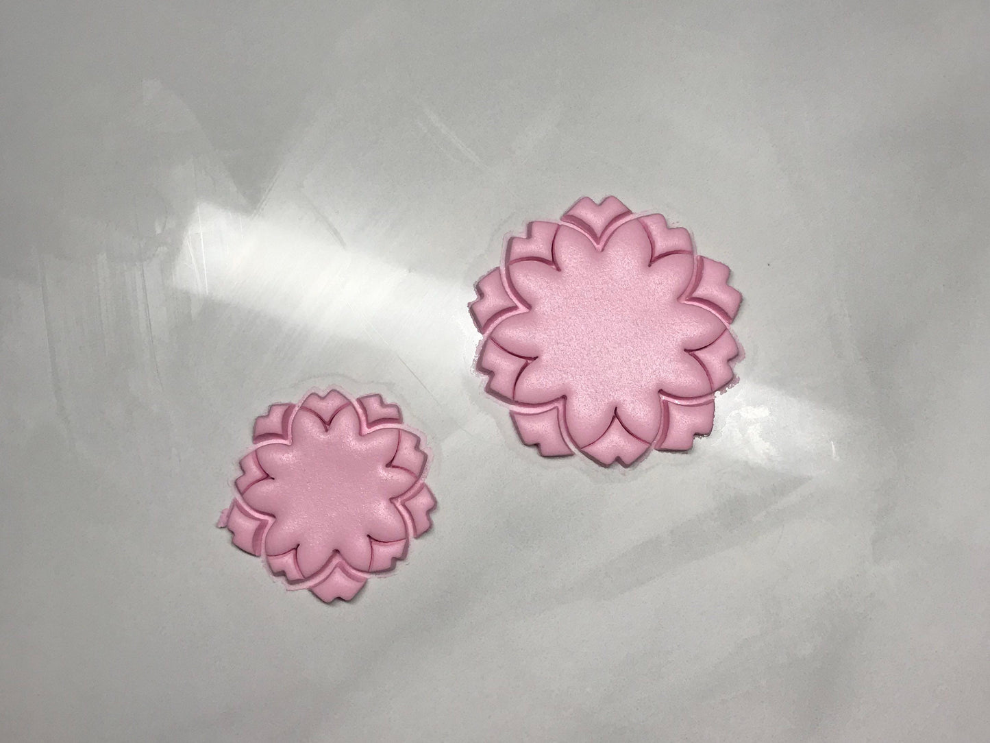 Kirschblüten Blumen Ausstecher für Modelliermasse, Set mit drei Cuttern, Werkzeug für Schmuckherstellung mit Fimo und Co.