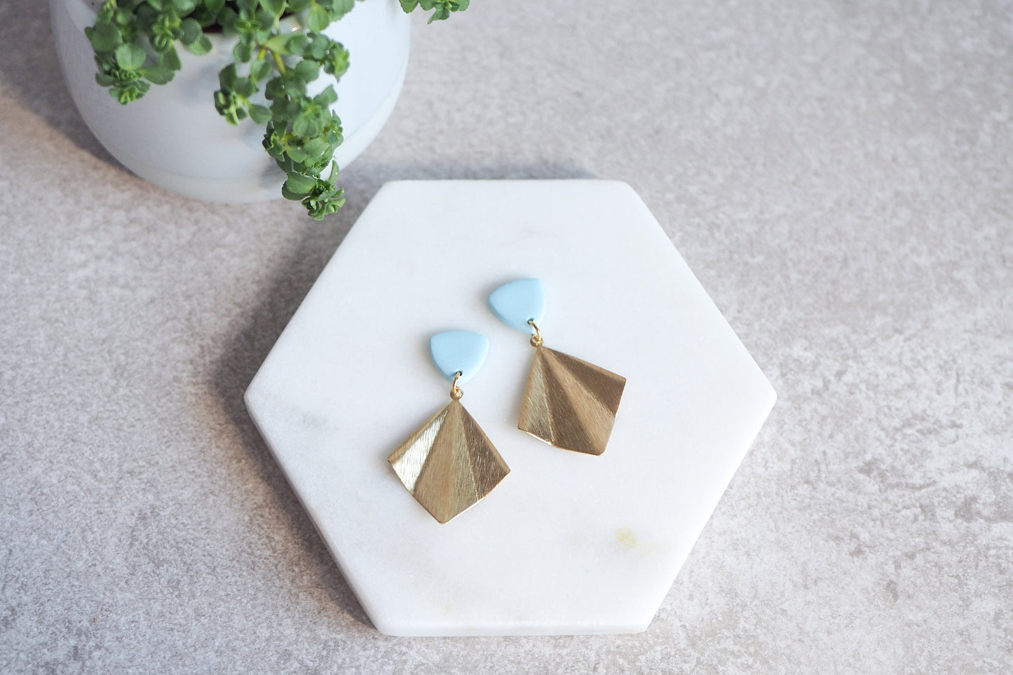 10 Anhänger in Fächerform, gebürstetes Messing, 18 Karat vergoldet ,platiniert, Gold Platin, geometrisch gefaltet, Schmuckzubehör
