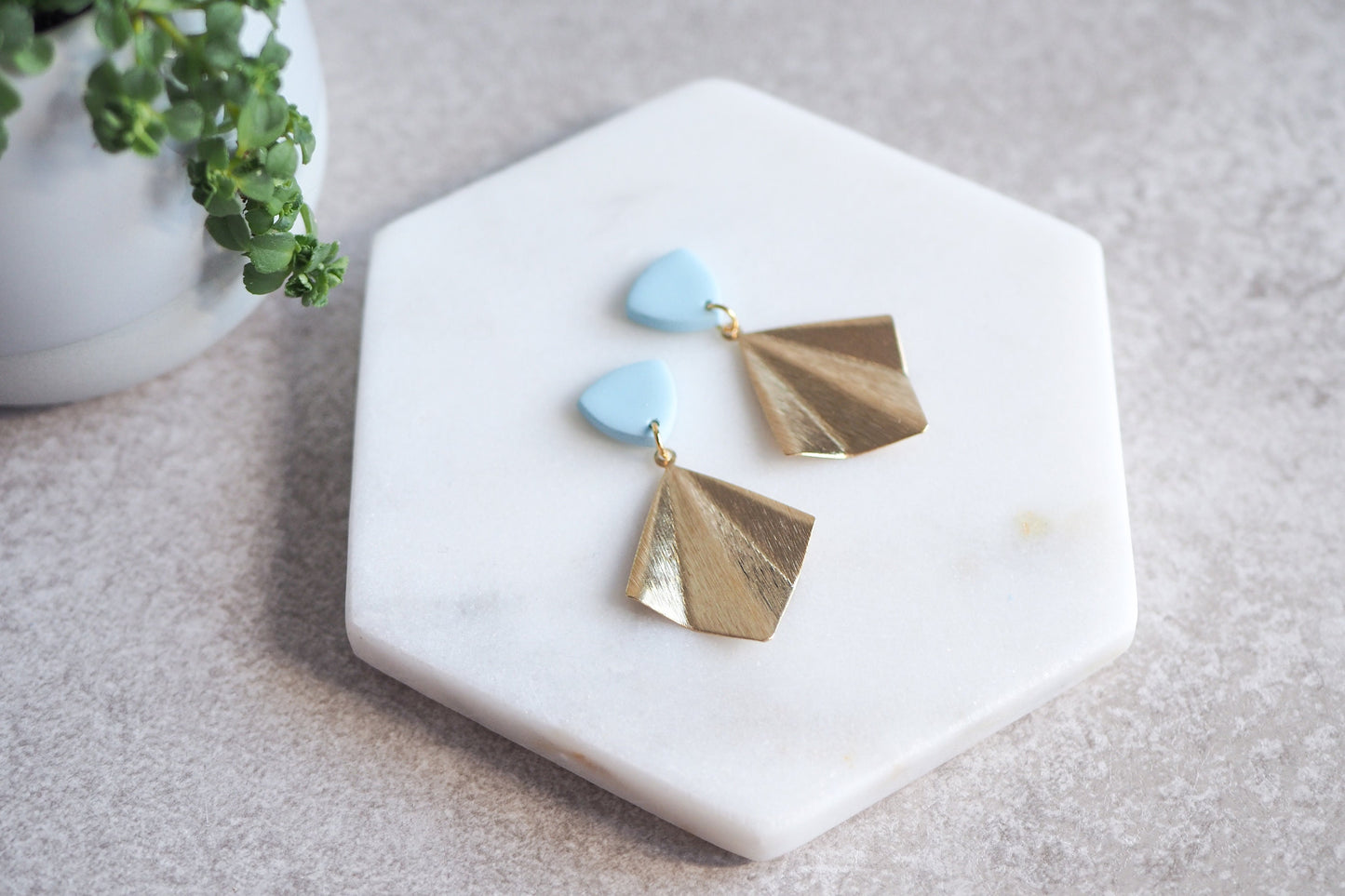 10 Anhänger in Fächerform, gebürstetes Messing, 18 Karat vergoldet ,platiniert, Gold Platin, geometrisch gefaltet, Schmuckzubehör