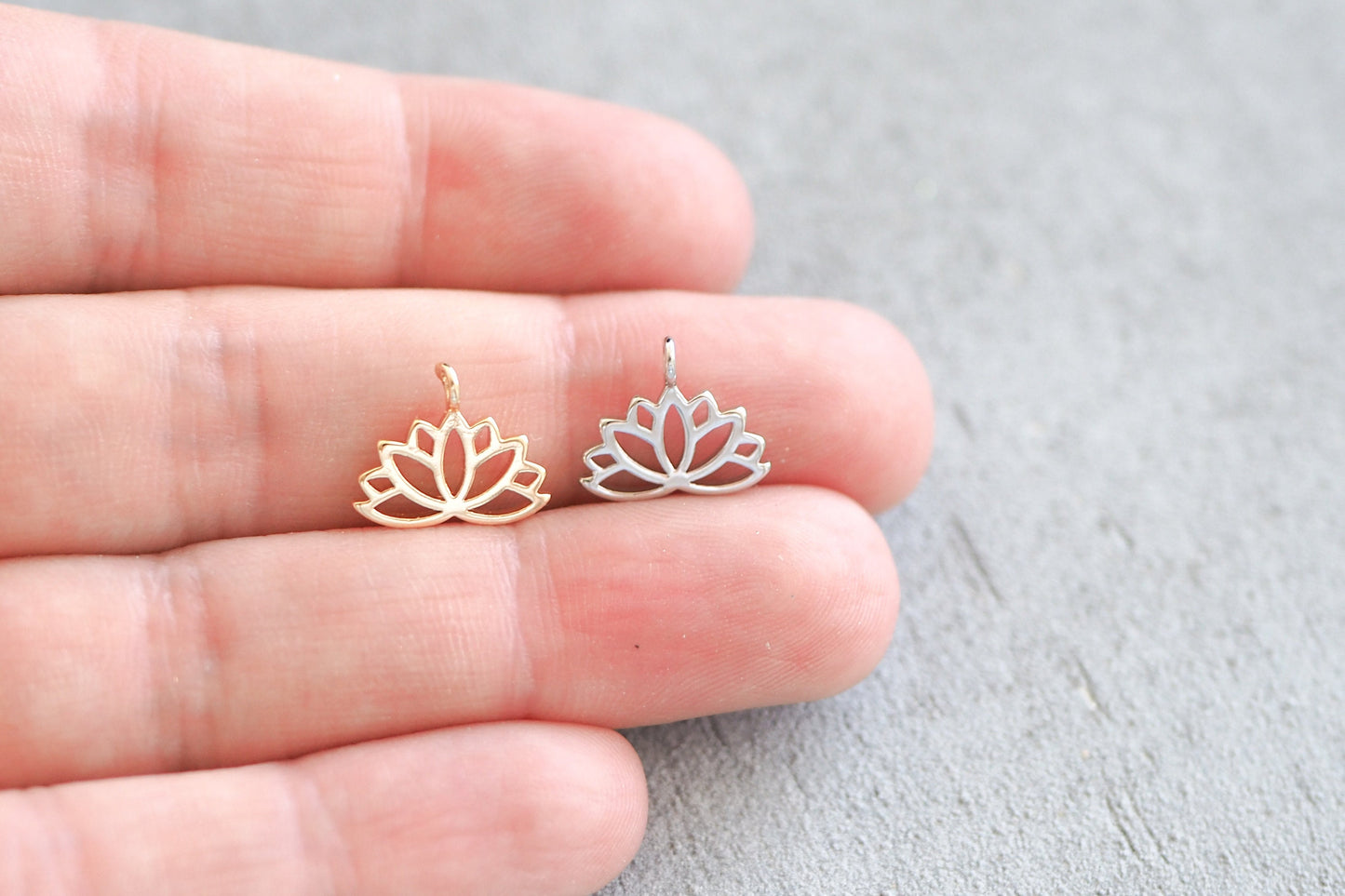 10 Lotus Anhänger 10mm, echt vergoldet o. platiniert, Blume Seerose, Schmuckzubehör