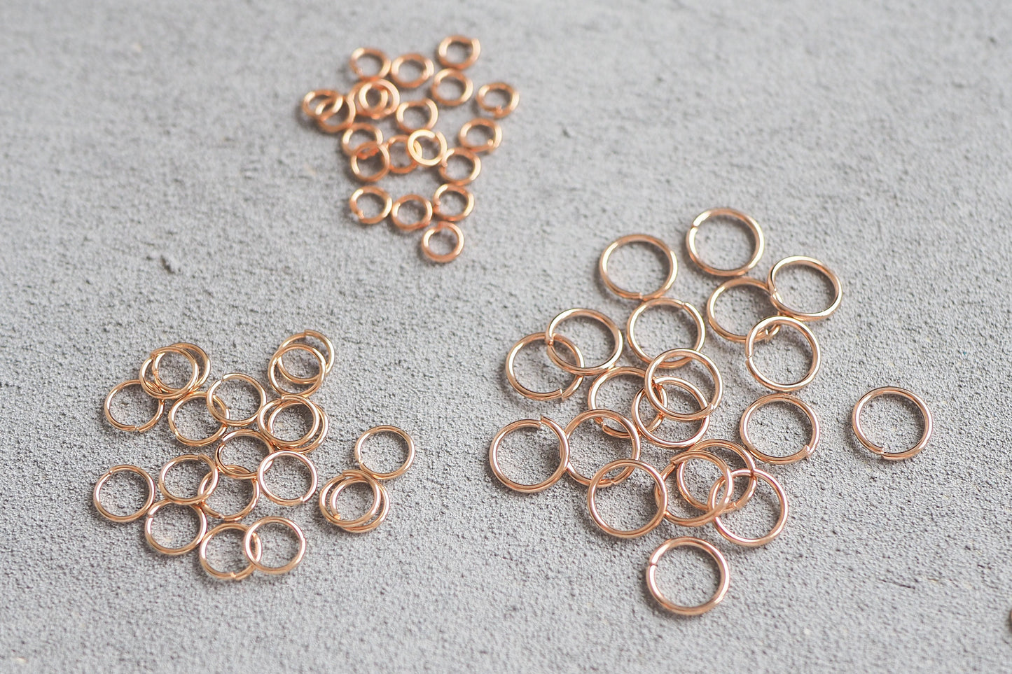 50 Stk. Biegeringe in verschiedenen Größen und Farben, Gold, Silbe, Roségold, Schwarz, Schmuckzubehör Verbindungsringe Jump Rings