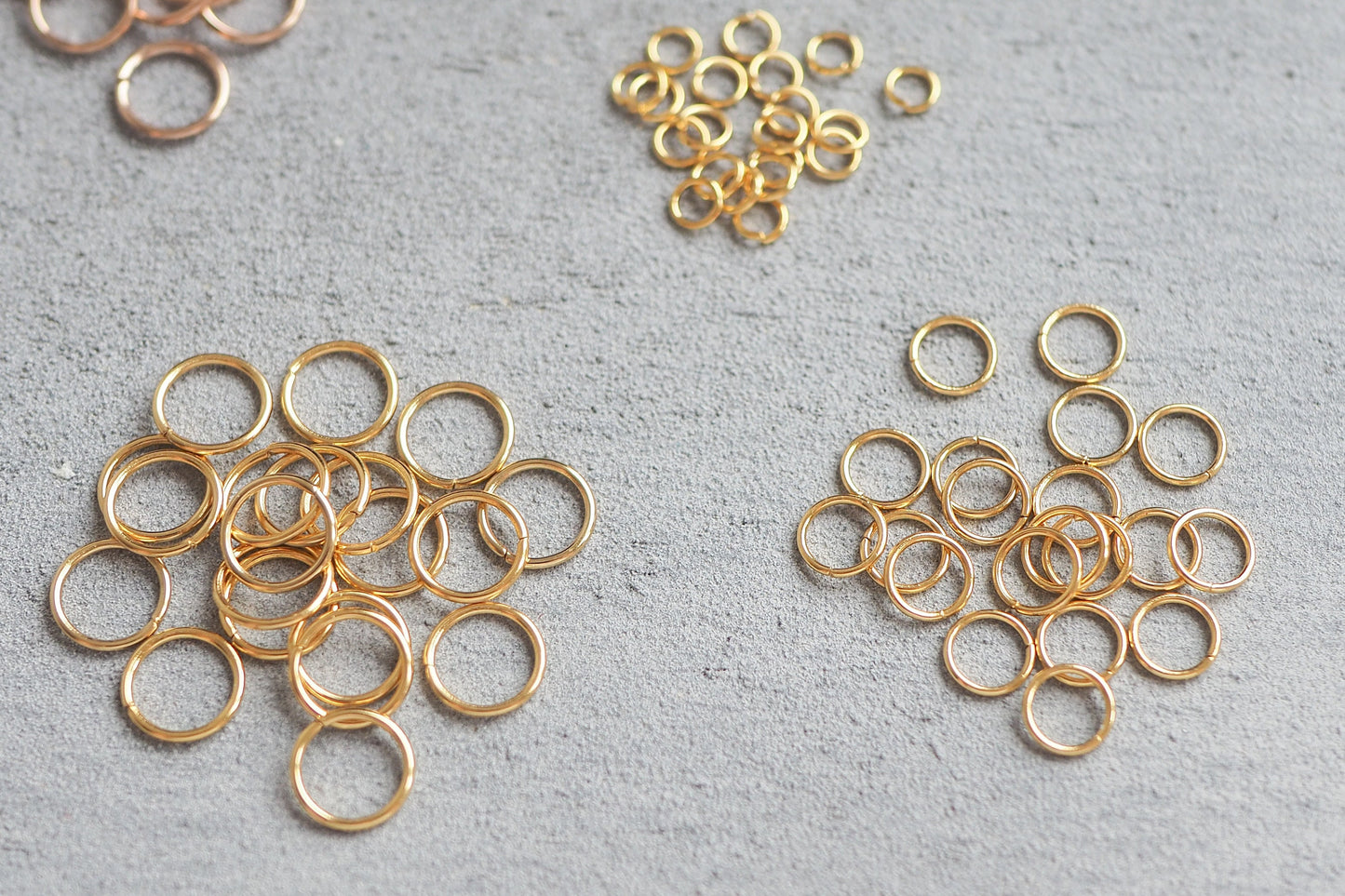 50 Stk. Biegeringe in verschiedenen Größen und Farben, Gold, Silbe, Roségold, Schwarz, Schmuckzubehör Verbindungsringe Jump Rings