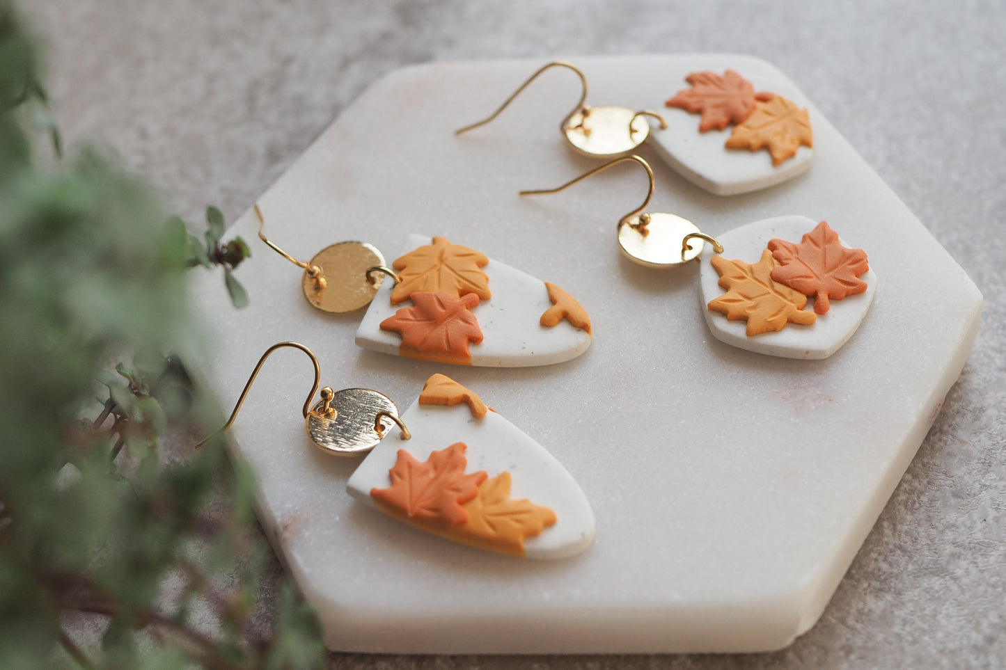 Handgemachte Ohrringe aus Polymer Ton, HERBST KOLLEKTION, Oliv Grün Blätter, Handgefertigter Fimo Schmuck