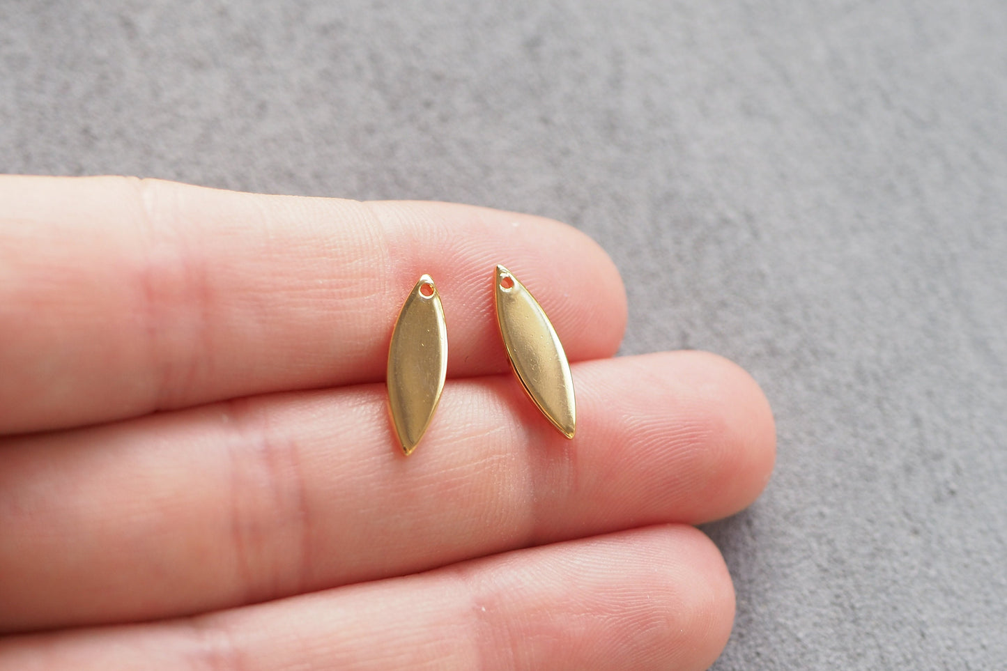 10 Anhänger, 18 Karat echt vergoldet, spitze Tropfen Horse Eye Oval, Schmuckzubehör