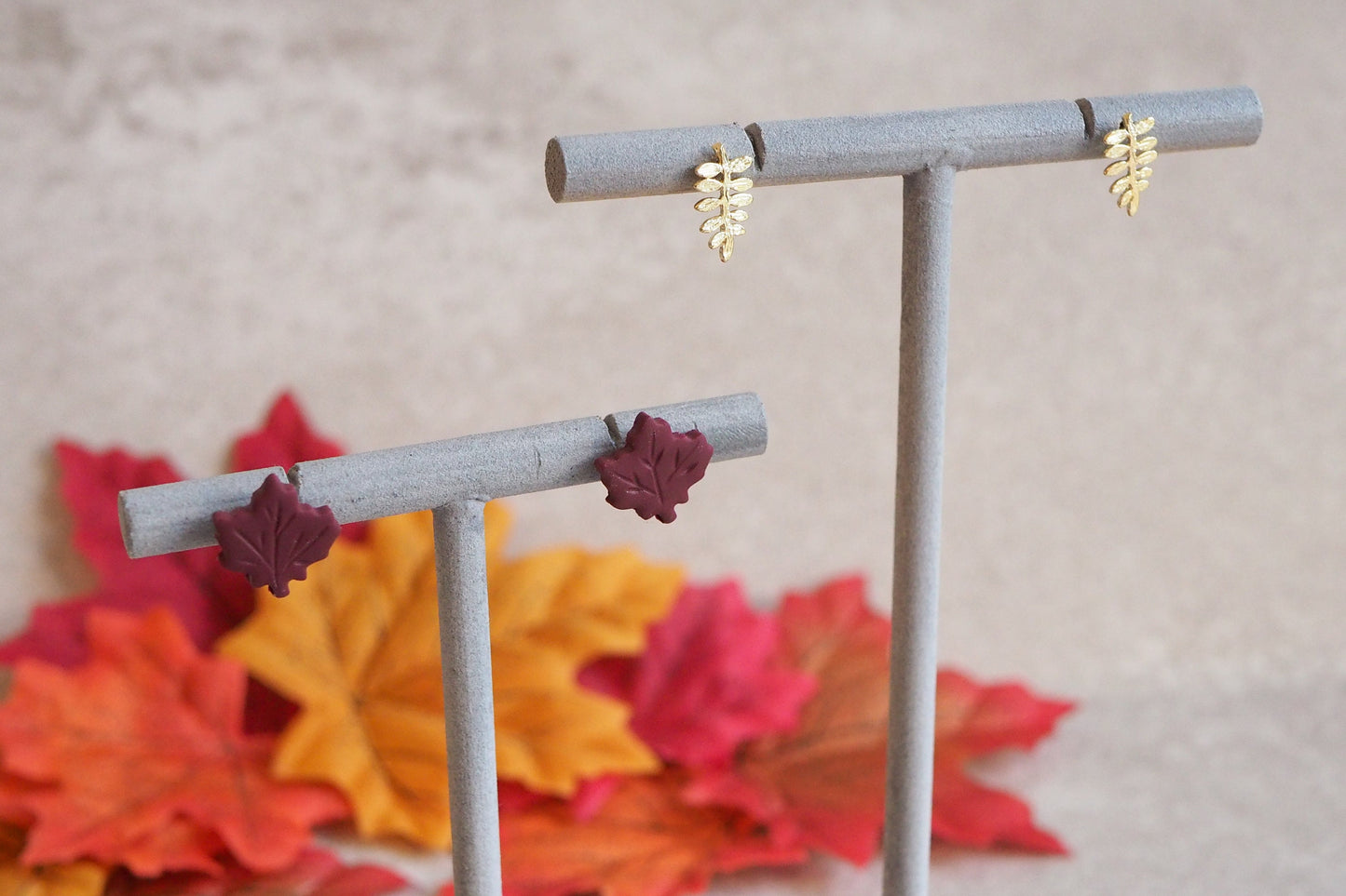 Ohrstecker Set: 2 Paar Ohrringe in Herbsfarben, Ahorn Blatt Herbst, Rot Orange Geld Grün Braun Bordeaux