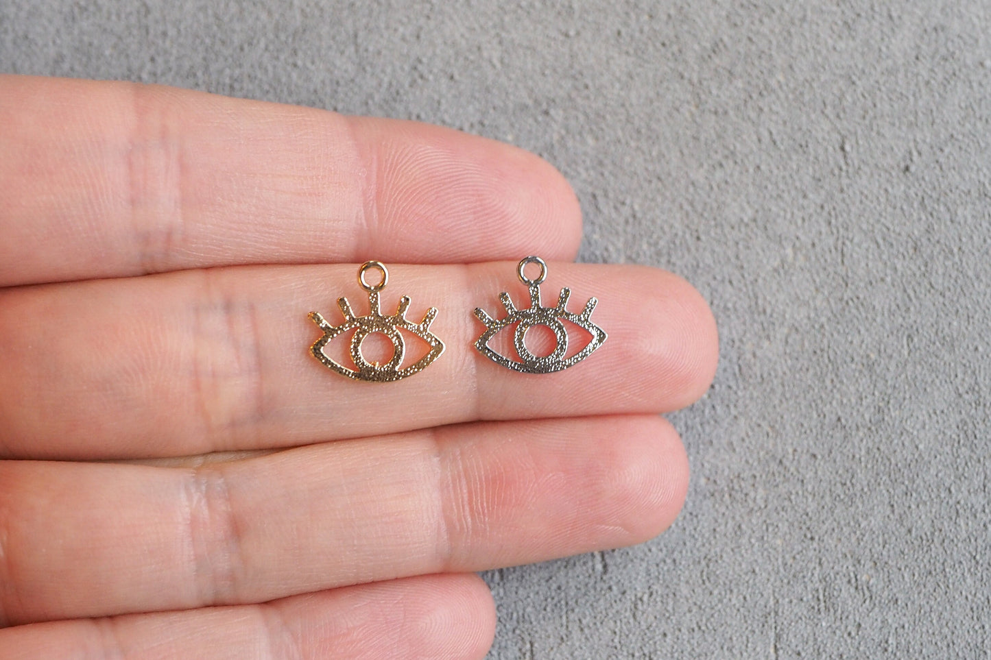 10 Augen Anhänger aus Messing, echt vergoldet / platiniert, 11mm x 13mm, Schmuckzubehör
