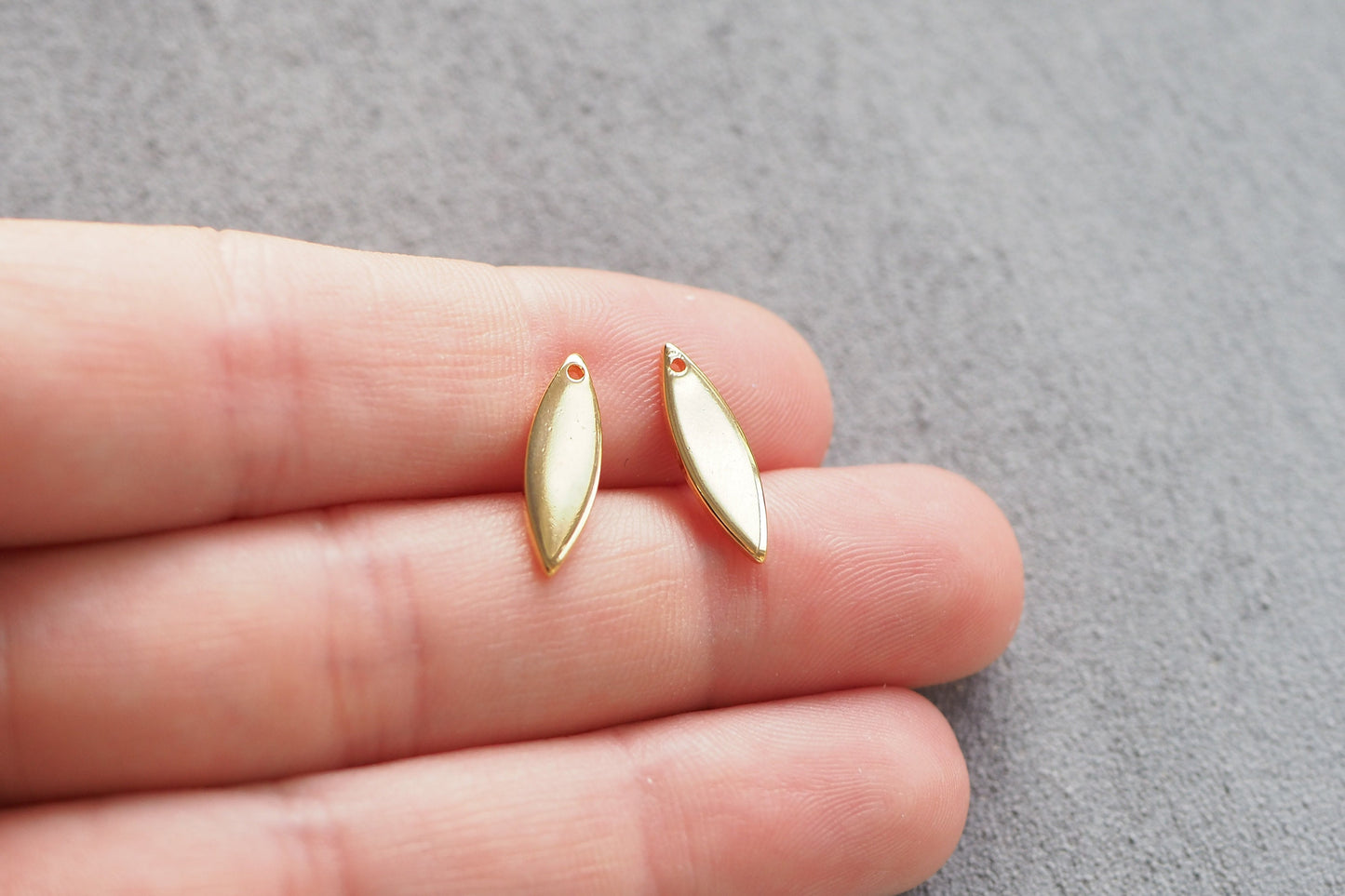 10 Anhänger, 18 Karat echt vergoldet, spitze Tropfen Horse Eye Oval, Schmuckzubehör