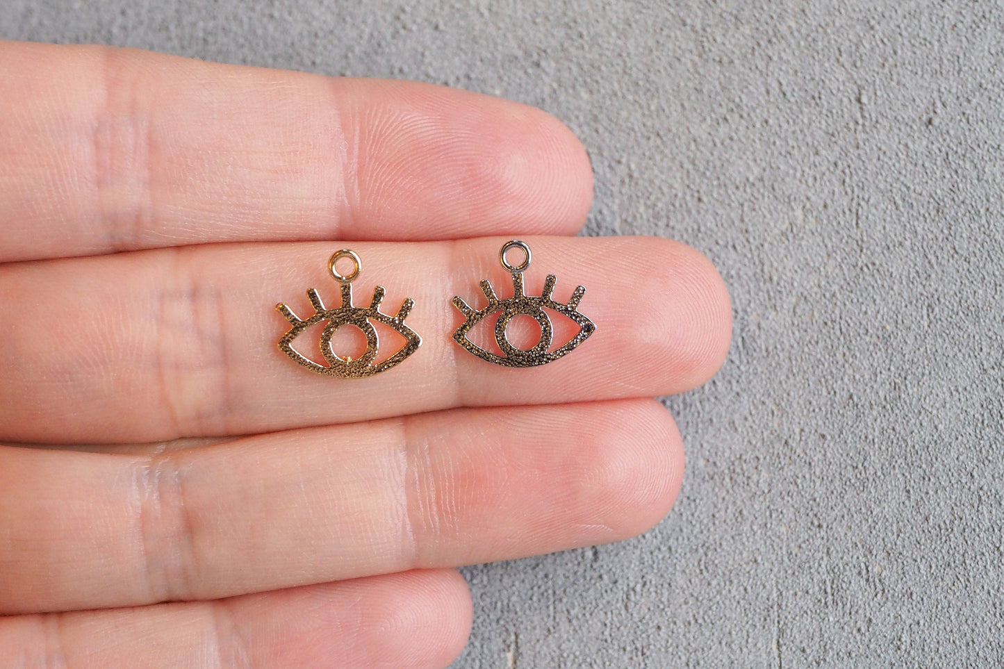 10 Augen Anhänger aus Messing, echt vergoldet / platiniert, 11mm x 13mm, Schmuckzubehör