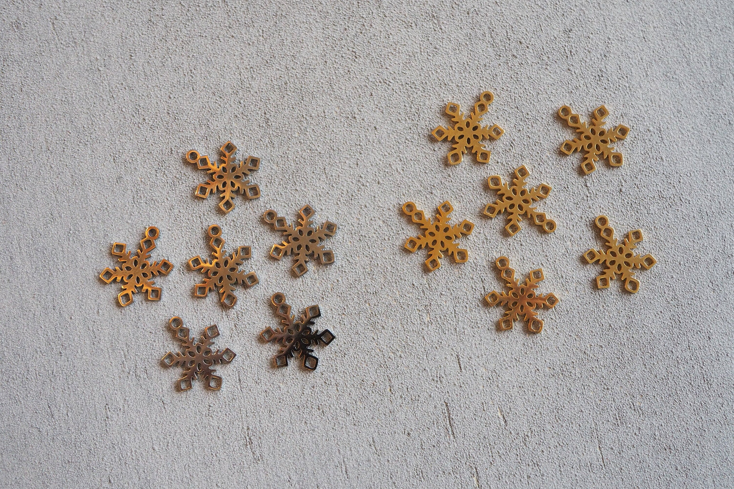 10 Schneeflocken Anhänger aus Edelstahl, 17mm x 13mm, Gold oder Silber, Schmuckzubehör, Winter Schnee winterlich Weihnachten