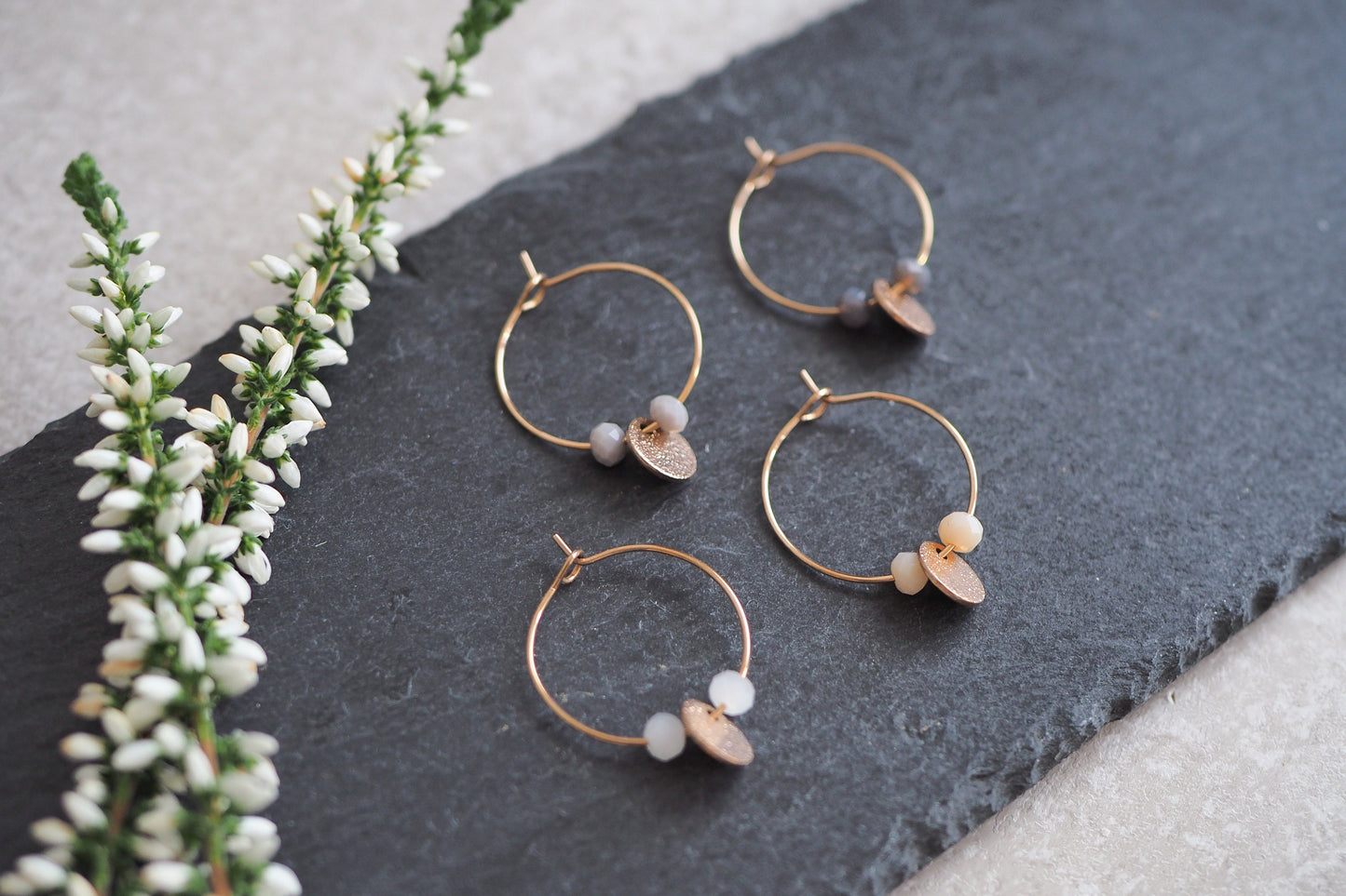 Creolen mit Plättchen Anhänger und Glasschliffperlen, Roségold, verschiedenen Farben, schlicht reduziert modern minimalistisch Yoga