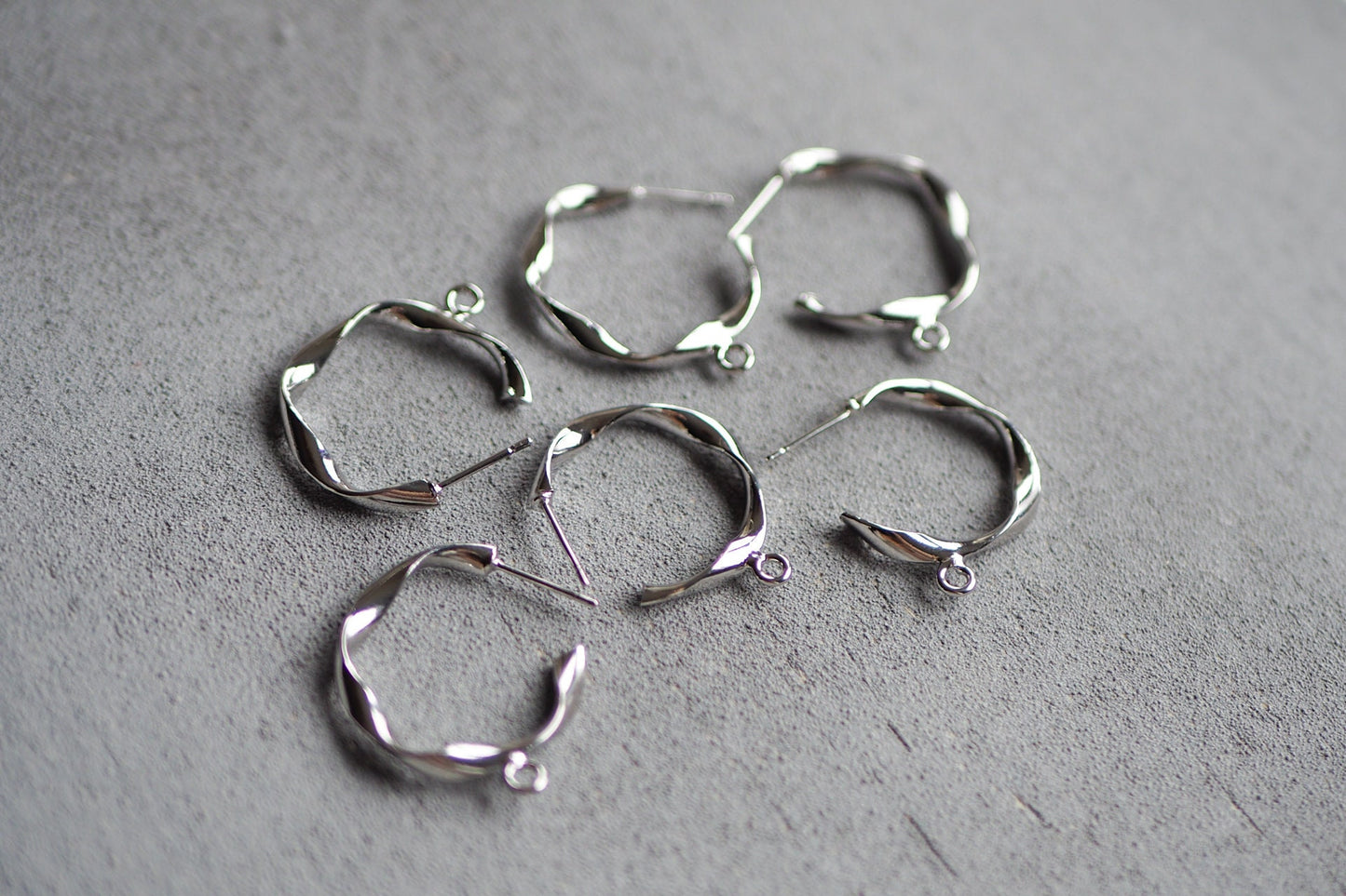 3 Paar Ohrstecker 22x18mm, gedrehte Halb-Kreolen echt vergoldet bzw. platiniert, Oval Ring gedreht, Schmuckzubehör