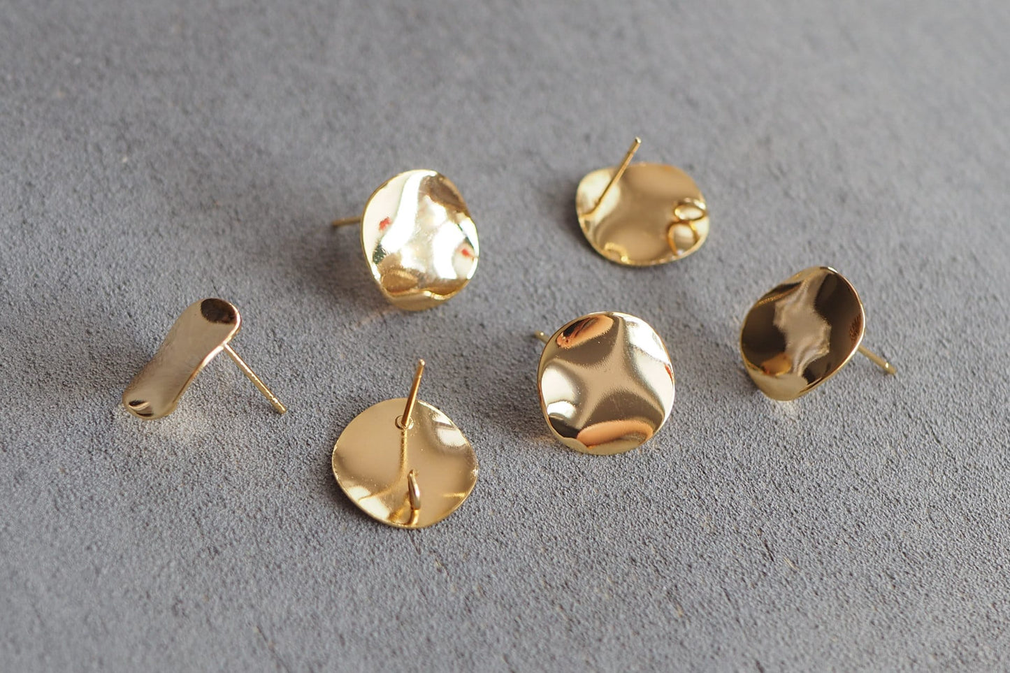 5 Paar 15mm Ohrstecker aus Messing, 18 Karat echt vergoldet, gebogener gewellter Kreis, Gold Silber Schmuckzubehör