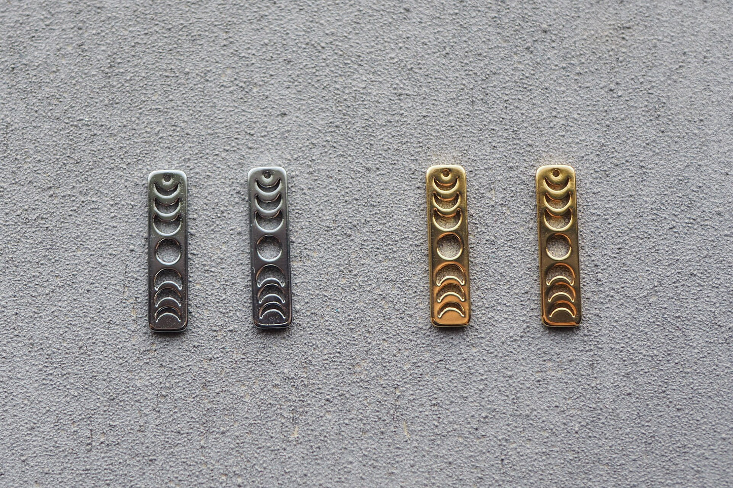 10 Mondphasen Anhänger, 20mm x 5mm, Messing 18 Karat echt vergoldet o. platiniert, Silber Gold Mond Phasen Schmuckzubehör