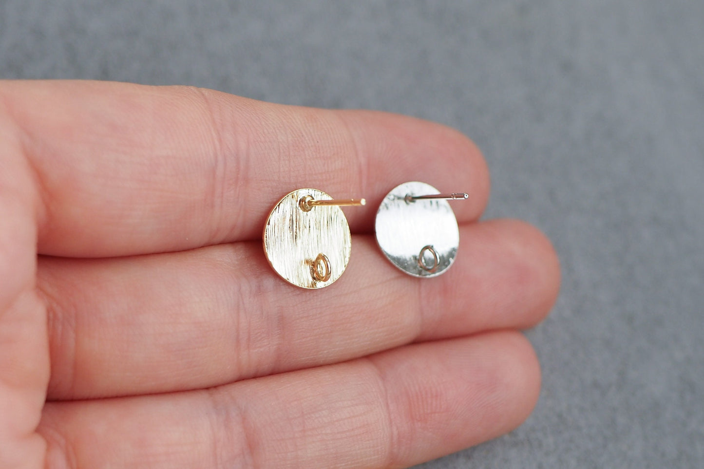 5 Paar 10mm gebogene Ohrstecker aus Messing, 18 Karat echt vergoldet o. platiniert Gold oder Silber, Schmuckzubehör