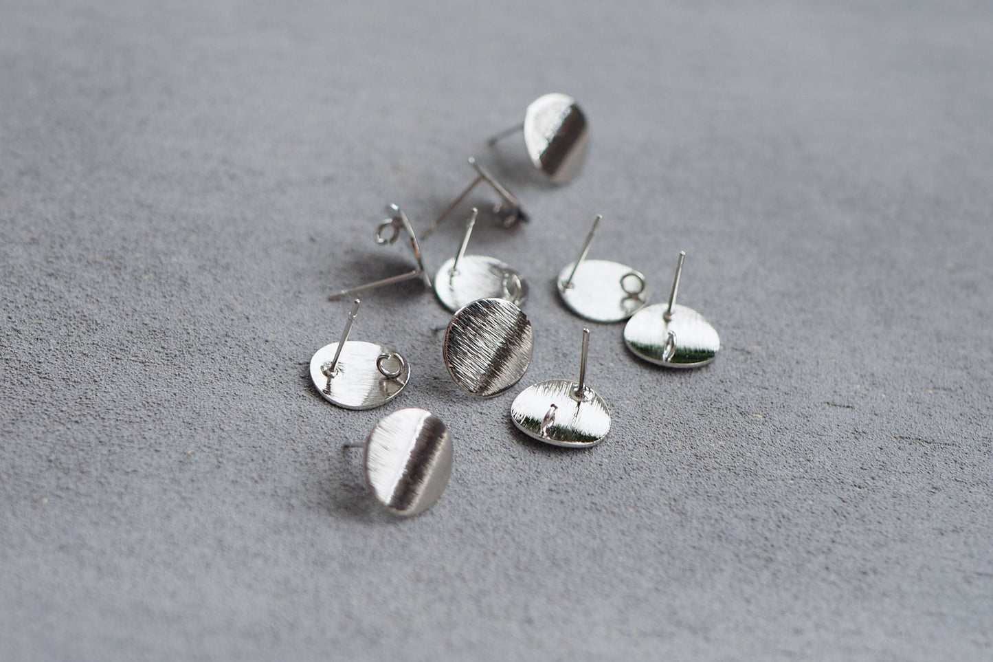 5 Paar 10mm gebogene Ohrstecker aus Messing, 18 Karat echt vergoldet o. platiniert Gold oder Silber, Schmuckzubehör