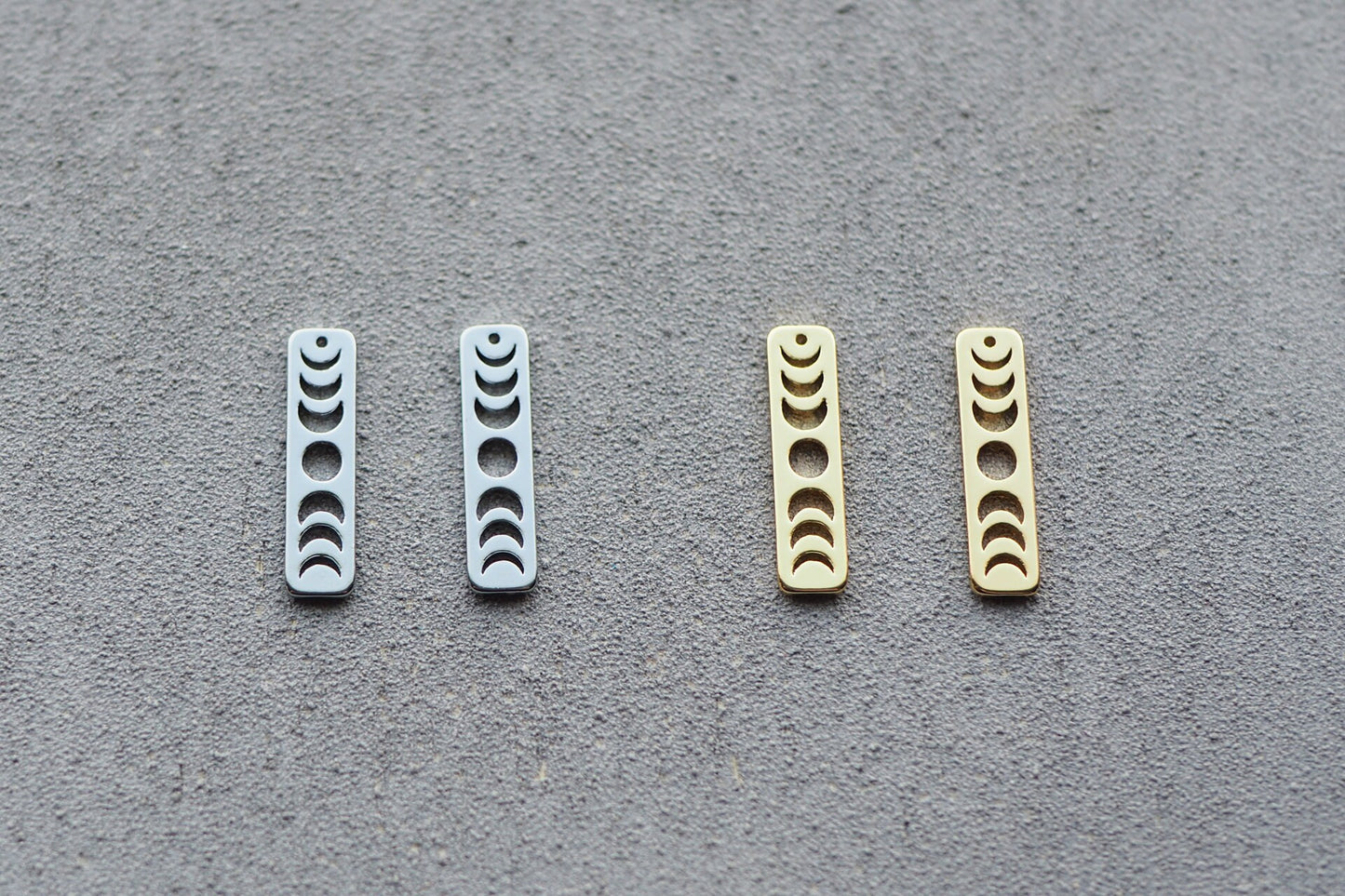 10 Mondphasen Anhänger, 20mm x 5mm, Messing 18 Karat echt vergoldet o. platiniert, Silber Gold Mond Phasen Schmuckzubehör