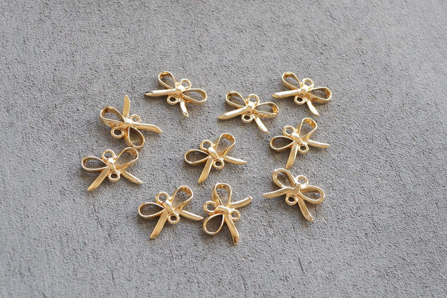 10 Schleifen Verbinder aus Messing echt vergoldet / platiniert, 14x10mm, Weihnachten Schleife Schleifchen, Schmuckzubehör