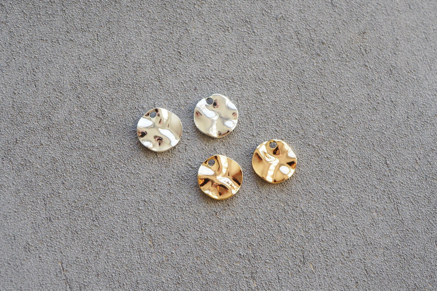 20 gewellte Anhänger 10mm aus Messing, 18 Karat vergoldet 925er Sterling versilbert, Plättchen Kreis rund, Schmuckzubehör