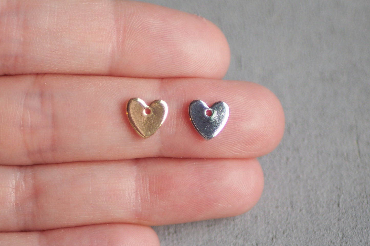 10 Herz Anhänger 8mm, 18 Karat vergoldetes oder platiniertes Messing, Schmuckzubehör, gold oder silber