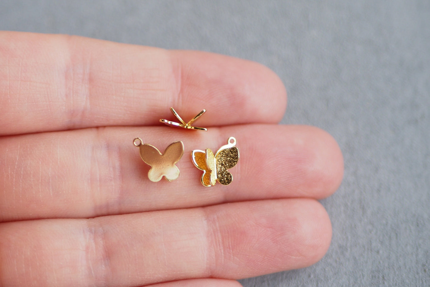 10 Schmetterling Anhänger aus Messing, 8x10mm, 18 Karat echt vergoldet, Flügel Frühling Butterfly Charm, Schmuckzubehör