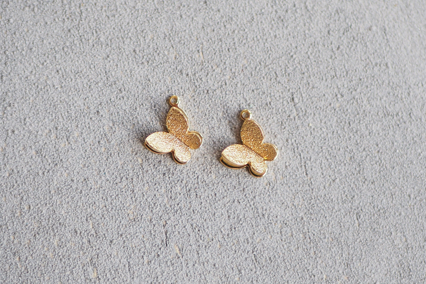10 Schmetterling Anhänger aus Messing, 8x10mm, 18 Karat echt vergoldet, Flügel Frühling Butterfly Charm, Schmuckzubehör