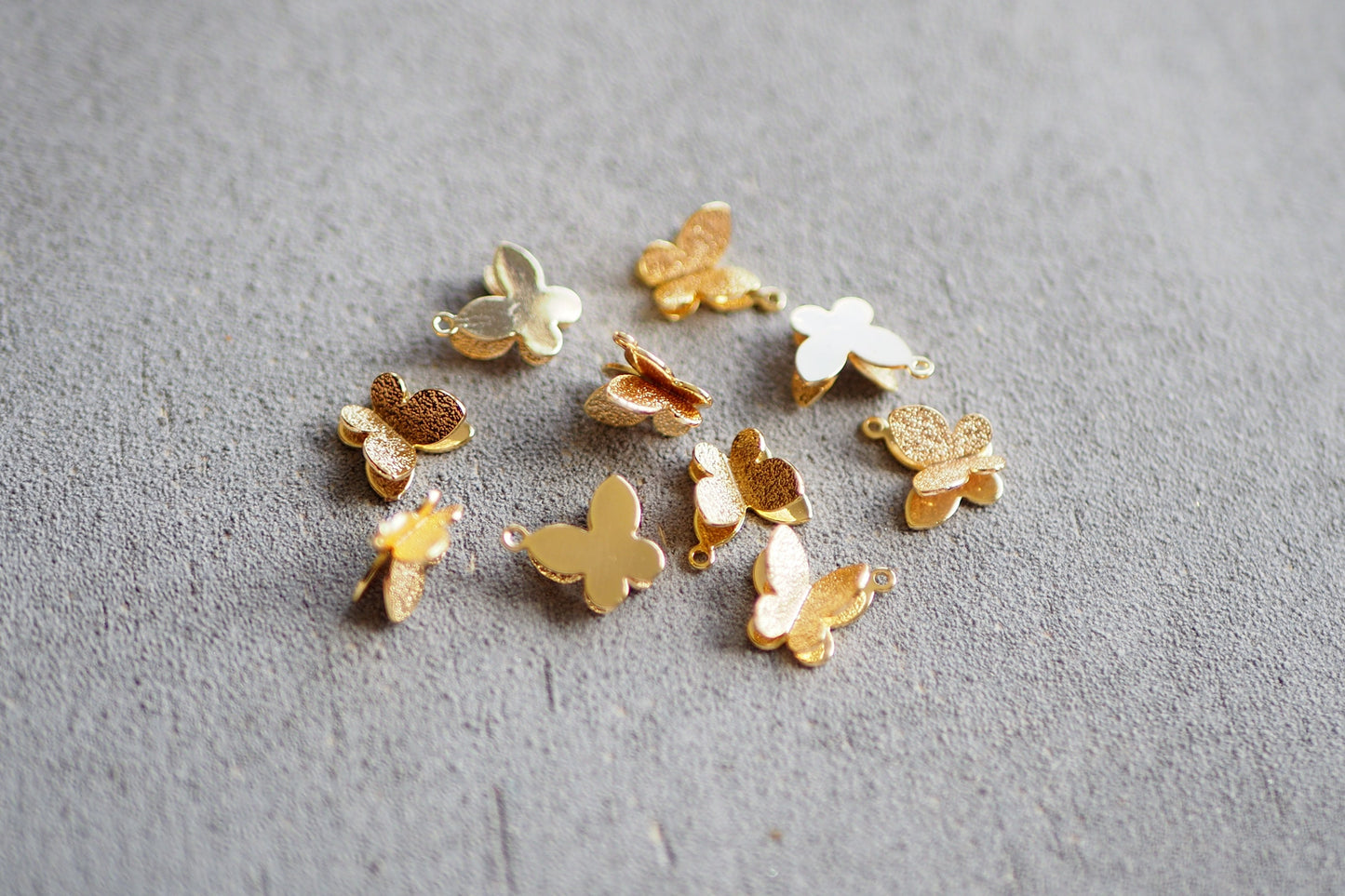 10 Schmetterling Anhänger aus Messing, 8x10mm, 18 Karat echt vergoldet, Flügel Frühling Butterfly Charm, Schmuckzubehör
