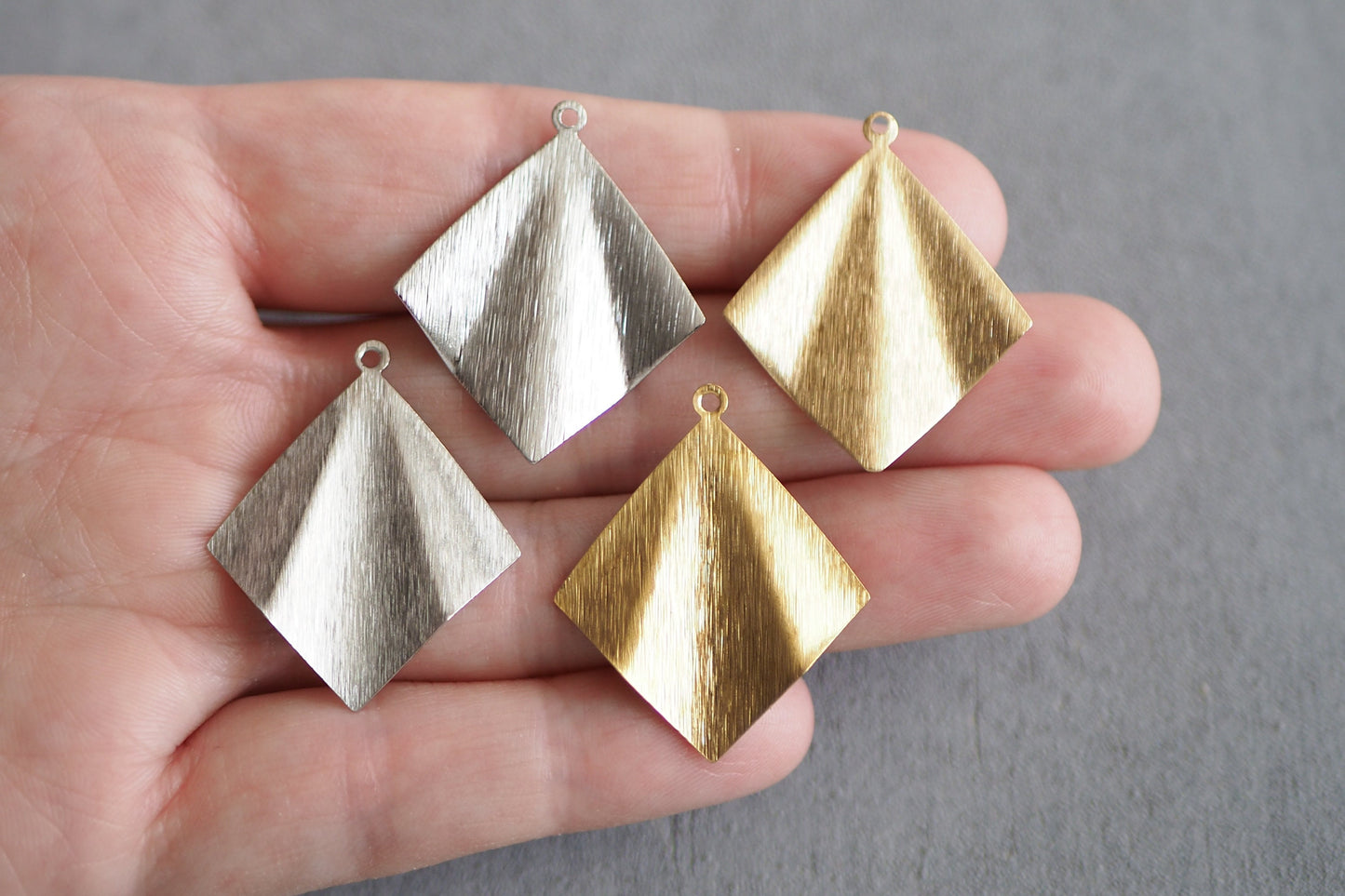 10 Anhänger in Fächerform, gebürstetes Messing, 18 Karat vergoldet ,platiniert, Gold Platin, geometrisch gefaltet, Schmuckzubehör