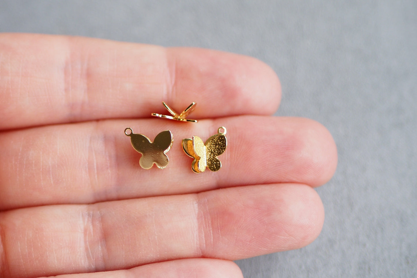 10 Schmetterling Anhänger aus Messing, 8x10mm, 18 Karat echt vergoldet, Flügel Frühling Butterfly Charm, Schmuckzubehör