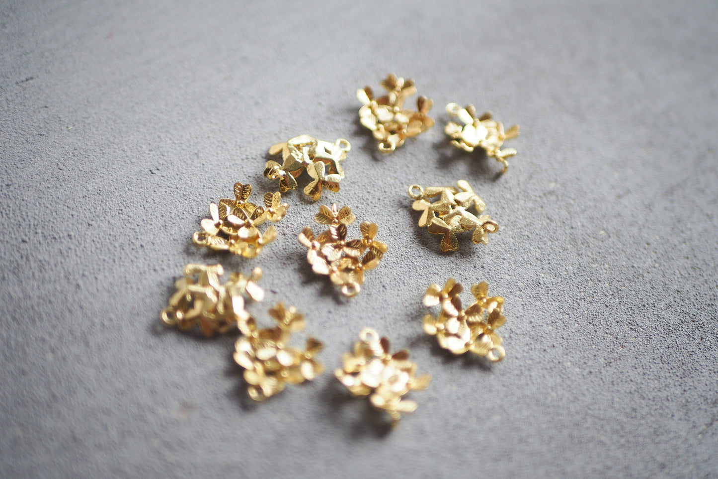 10 Verbinder aus Rohmessing, Blüte Blume Alami, Anhänger Charm Metallelement Schmuckzubehör