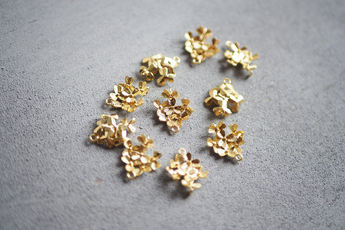 10 Verbinder aus Rohmessing, Blüte Blume Alami, Anhänger Charm Metallelement Schmuckzubehör