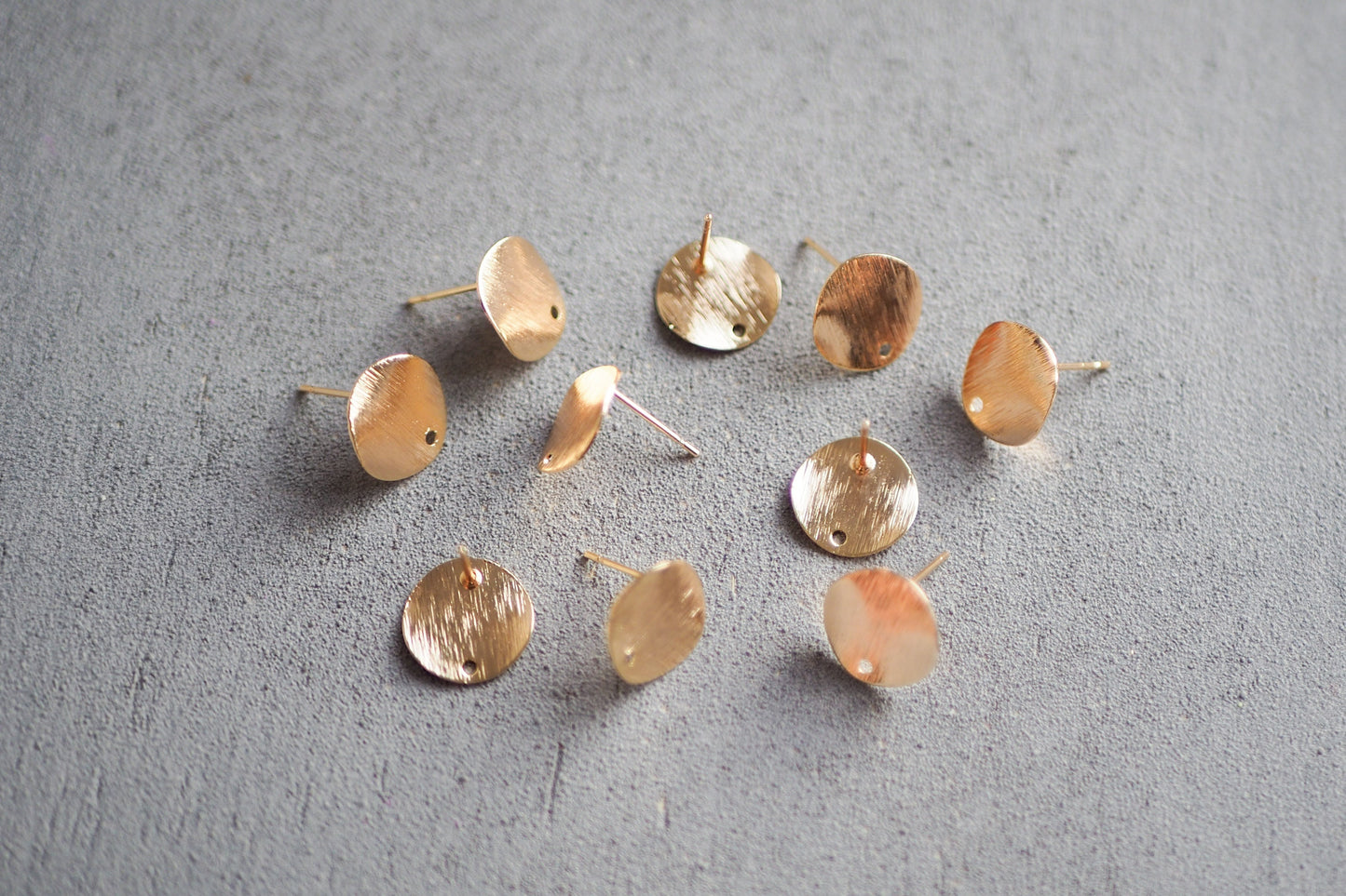 5 Paar 12mm gewellte Ohrstecker aus Messing, 18 Karat echt vergoldet, gebürstete Oberfläche, Gold Schmuck Ohrringe, Schmuckzubehör