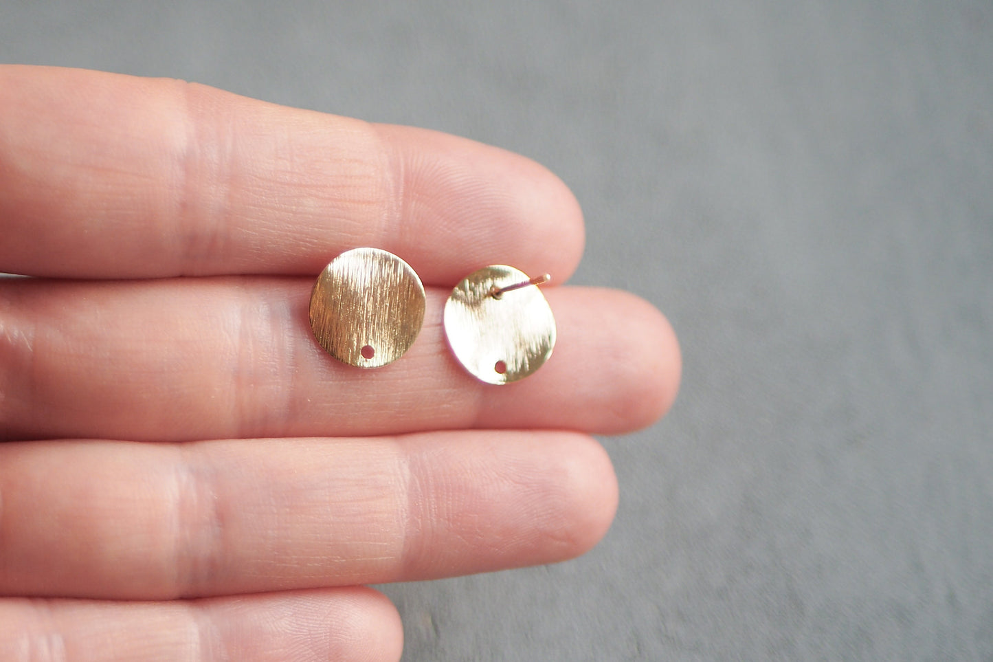 5 Paar 12mm gewellte Ohrstecker aus Messing, 18 Karat echt vergoldet, gebürstete Oberfläche, Gold Schmuck Ohrringe, Schmuckzubehör