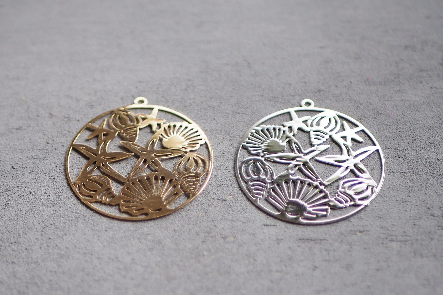 10 sommerliche Anhänger aus Messing, 40mm, Gold und Silber, Muscheln Meer Sommer Strand Insel Seestern Spitzmuschel, cut out, Schmuckzubehör
