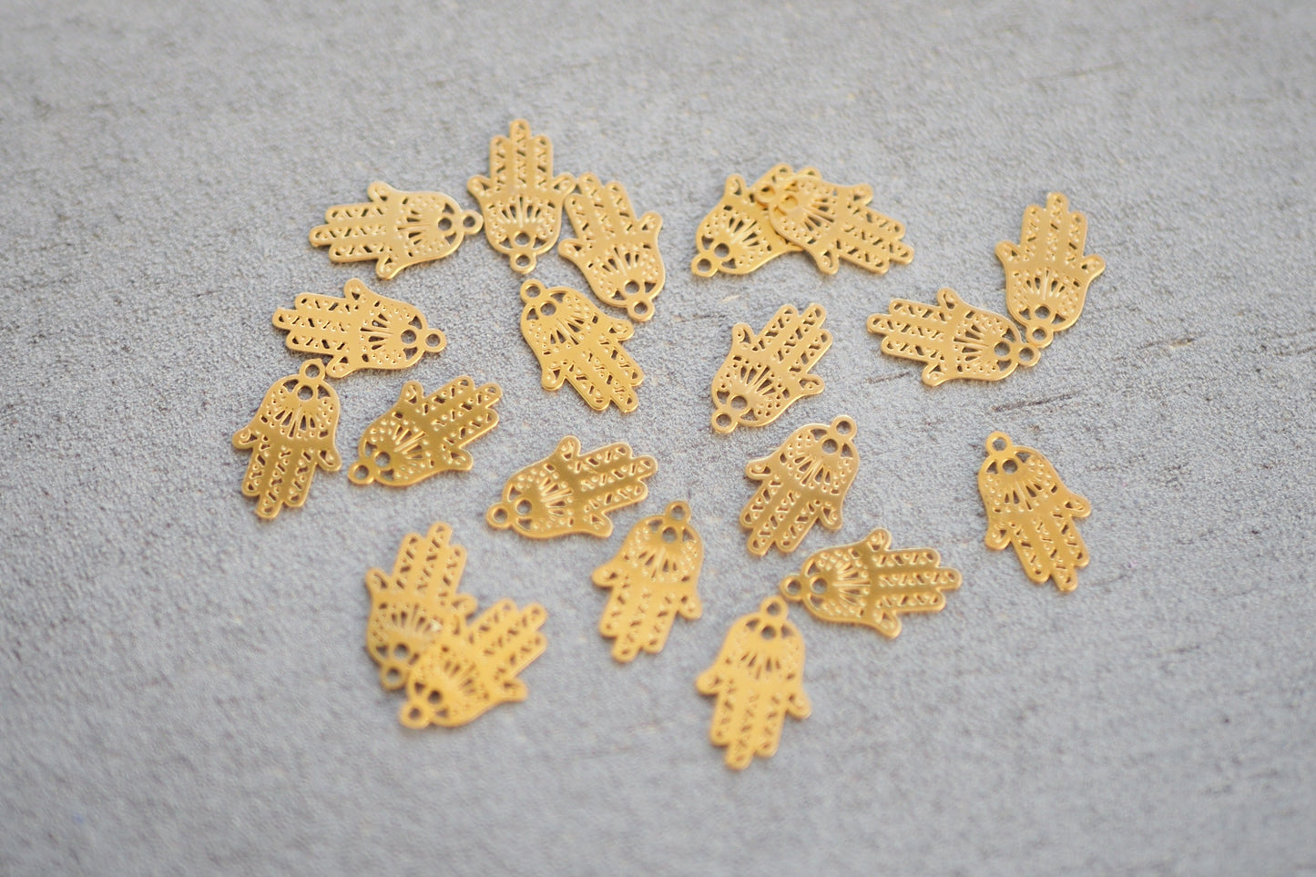 10x kleiner Hand Anhänger aus Edelstahl, 19mm in Gold, Hand der Fatima Mirjam Maria, Schutzsymbol, Schmuckzubehör, 18 Karat echt vergoldet