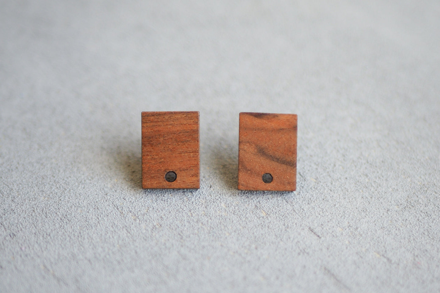 10x Holz Ohrstecker rechteckig, 15mm x 11mm, Schmuckzubehör für DIY Schmuck, Rechteck Viereck Walnuss Holz Ohrringe Ohrschmuck