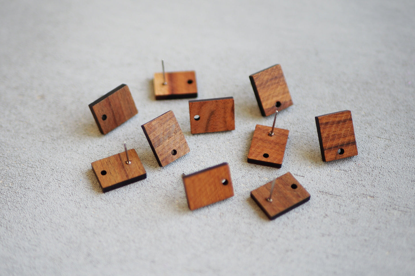 10x Holz Ohrstecker rechteckig, 15mm x 11mm, Schmuckzubehör für DIY Schmuck, Rechteck Viereck Walnuss Holz Ohrringe Ohrschmuck