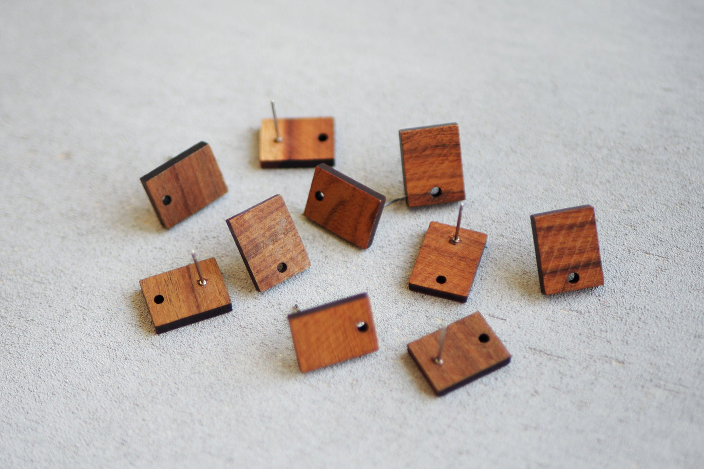 10x Holz Ohrstecker rechteckig, 15mm x 11mm, Schmuckzubehör für DIY Schmuck, Rechteck Viereck Walnuss Holz Ohrringe Ohrschmuck