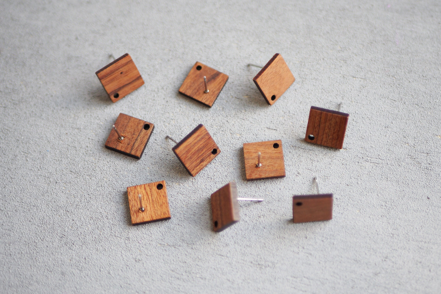 10x Holz Ohrstecker quadratisch, 17mm x 17mm, Schmuckzubehör für DIY Schmuck, Quadrat Viereck Walnuss Holz Ohrringe Ohrschmuck