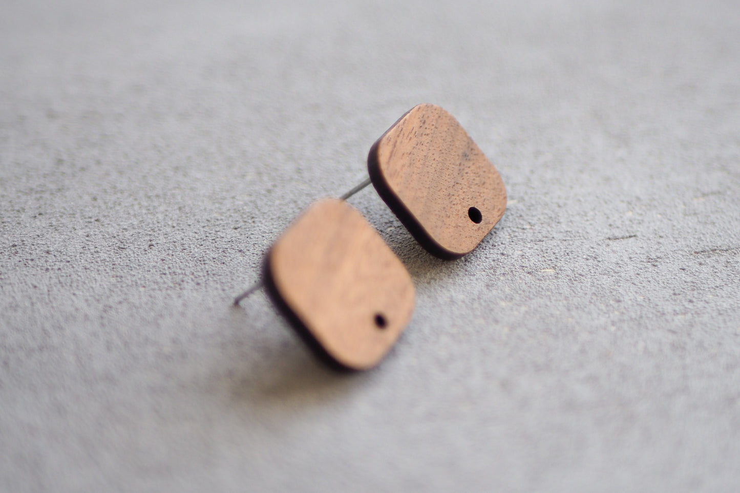 10x Holz Ohrstecker quadratisch, 16mm x 16mm, Schmuckzubehör für DIY Schmuck, Quadrat Viereck Walnuss Holz Ohrringe Ohrschmuck