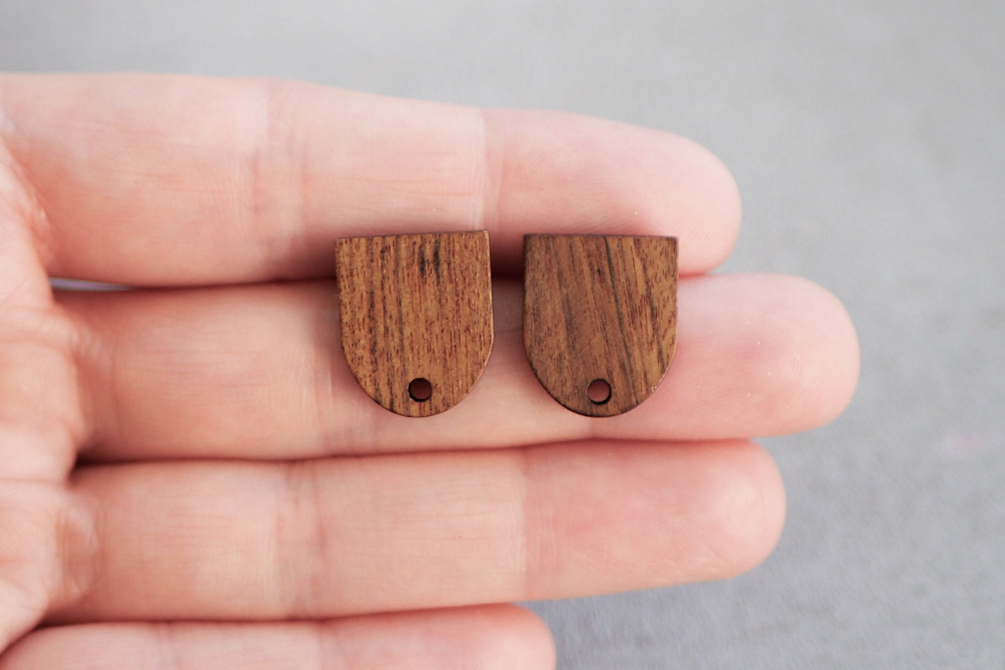 10x Holz Ohrstecker U-Form, 17mm x 14,5mm, Schmuckzubehör für DIY Schmuck, halbes Oval, Walnuss Holz Ohrringe Ohrschmuck