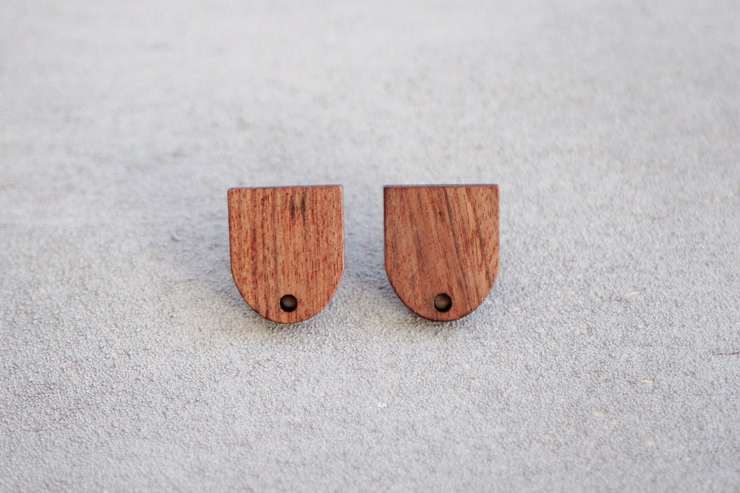 10x Holz Ohrstecker U-Form, 17mm x 14,5mm, Schmuckzubehör für DIY Schmuck, halbes Oval, Walnuss Holz Ohrringe Ohrschmuck
