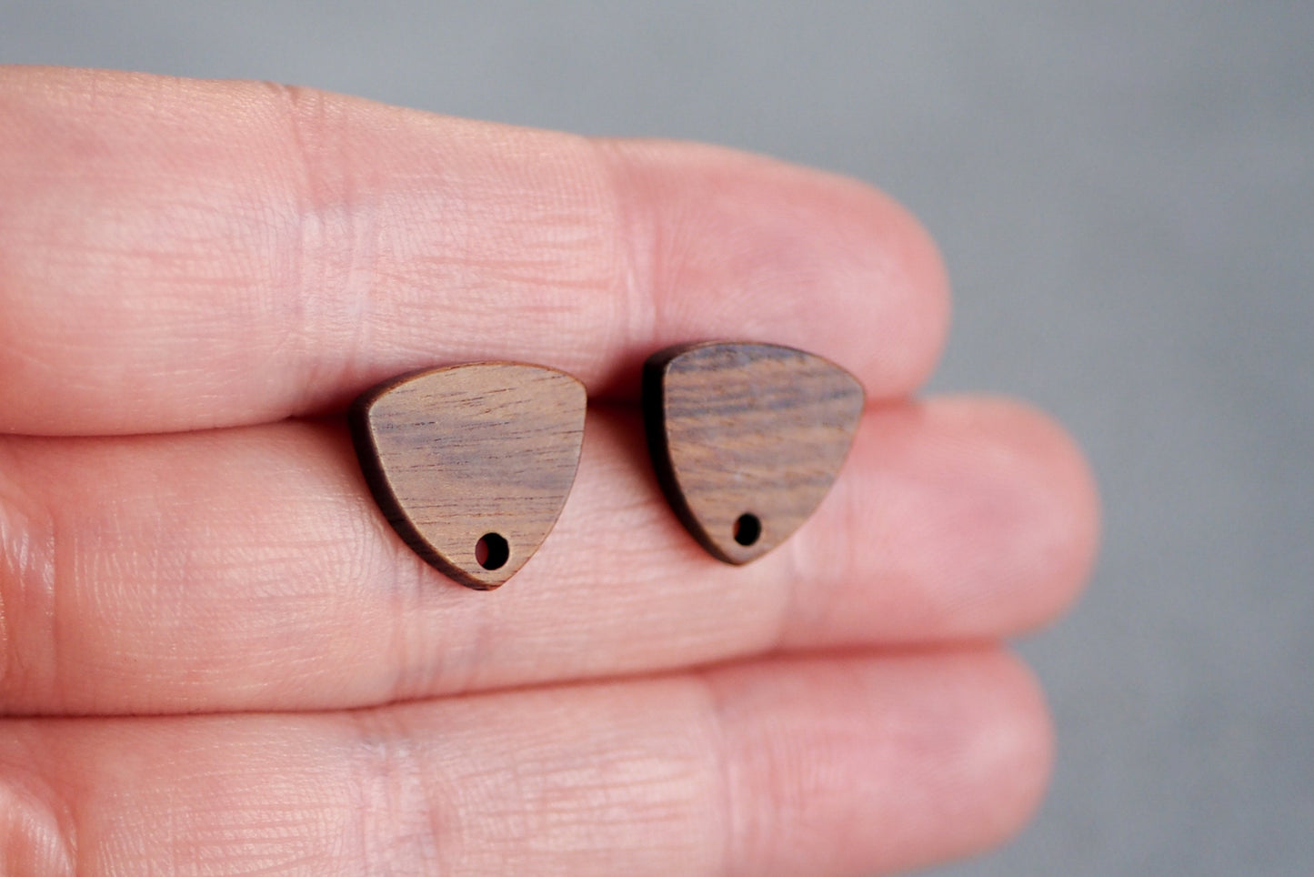 10x Holz Ohrstecker dreieckig, 14mm x 13mm, Schmuckzubehör für DIY Schmuck, Dreieck Walnuss Holz Ohrringe Ohrschmuck