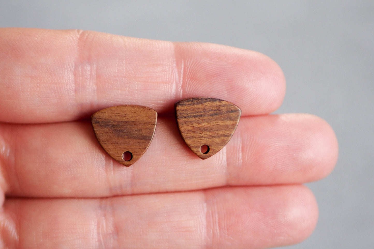 10x Holz Ohrstecker dreieckig, 14mm x 13mm, Schmuckzubehör für DIY Schmuck, Dreieck Walnuss Holz Ohrringe Ohrschmuck