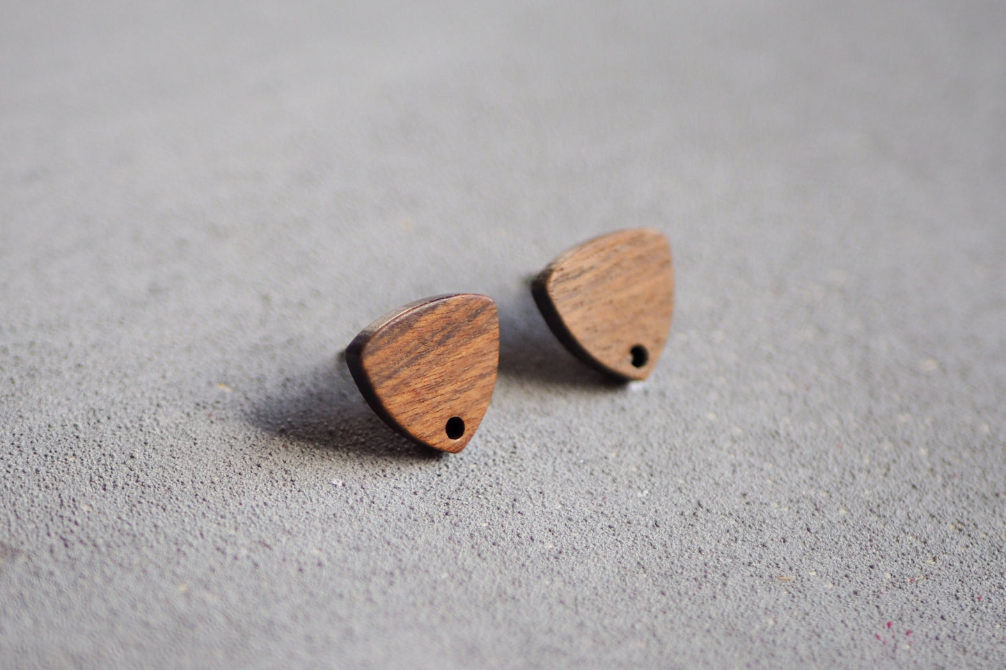 10x Holz Ohrstecker dreieckig, 14mm x 13mm, Schmuckzubehör für DIY Schmuck, Dreieck Walnuss Holz Ohrringe Ohrschmuck