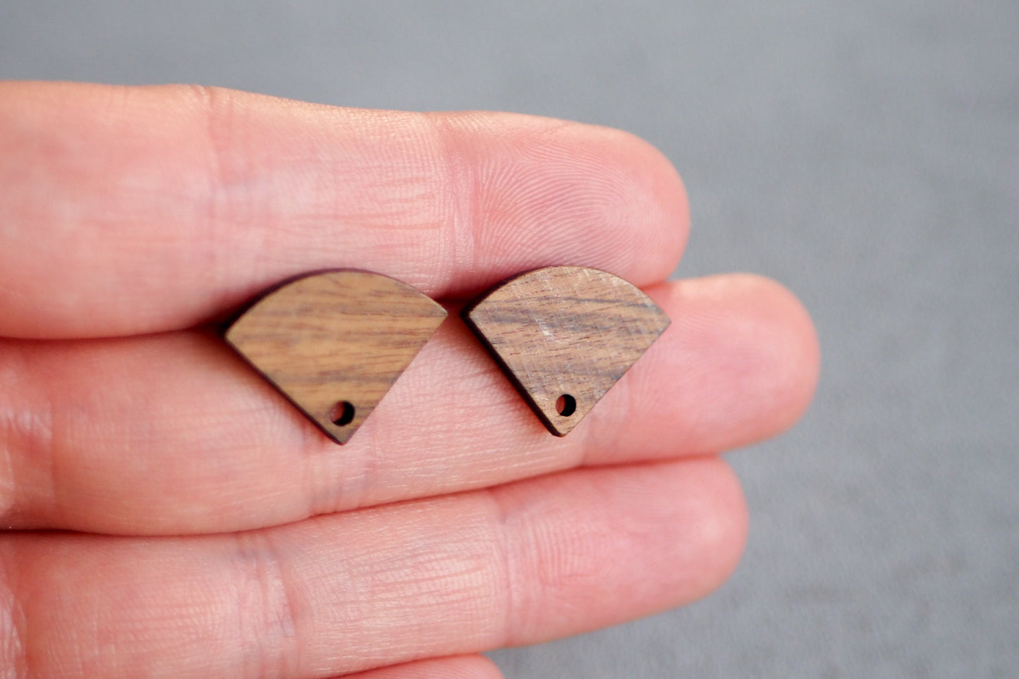 10x Holz Ohrstecker 1/4 Kreis, 14mm x 13mm, Schmuckzubehör für DIY Schmuck, Kuchenstück Viertelkreis Rund, Walnuss Holz Ohrringe Ohrschmuck