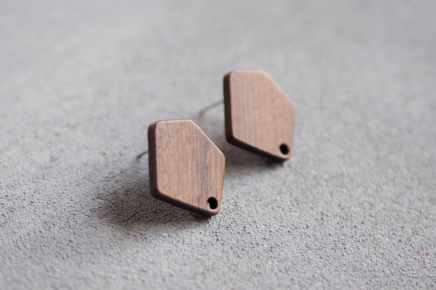 10x Holz Ohrstecker asymmetrisch, 21mm x 19mm, Schmuckzubehör für DIY Schmuck, Fünfeck Vieleck, Walnuss Holz Ohrringe Ohrschmuck