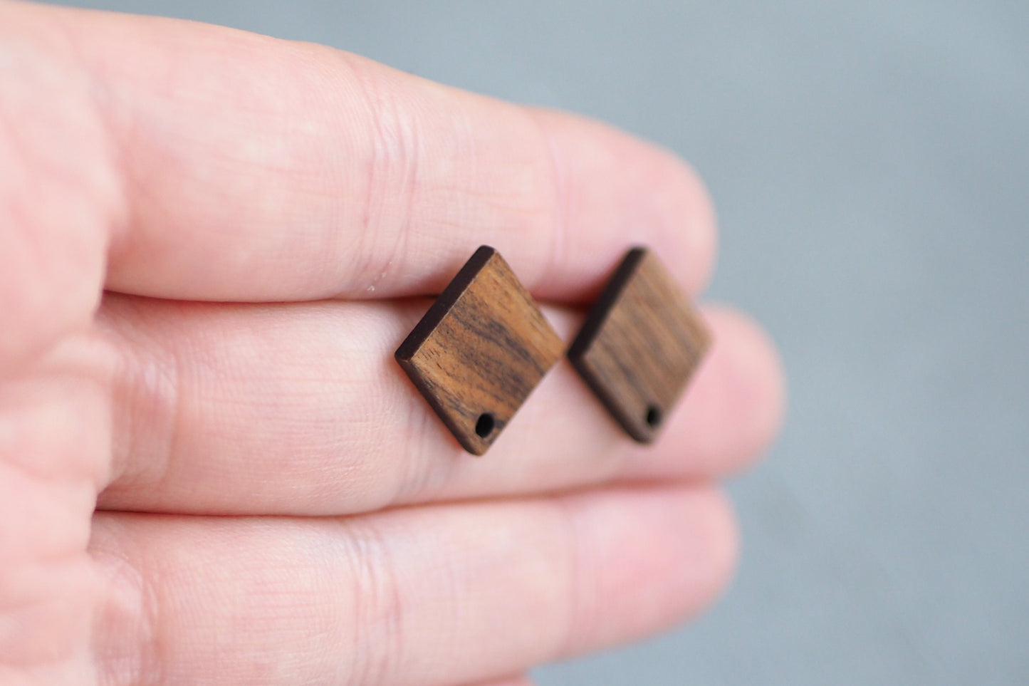10x Holz Ohrstecker quadratisch, 17mm x 17mm, Schmuckzubehör für DIY Schmuck, Quadrat Viereck Walnuss Holz Ohrringe Ohrschmuck
