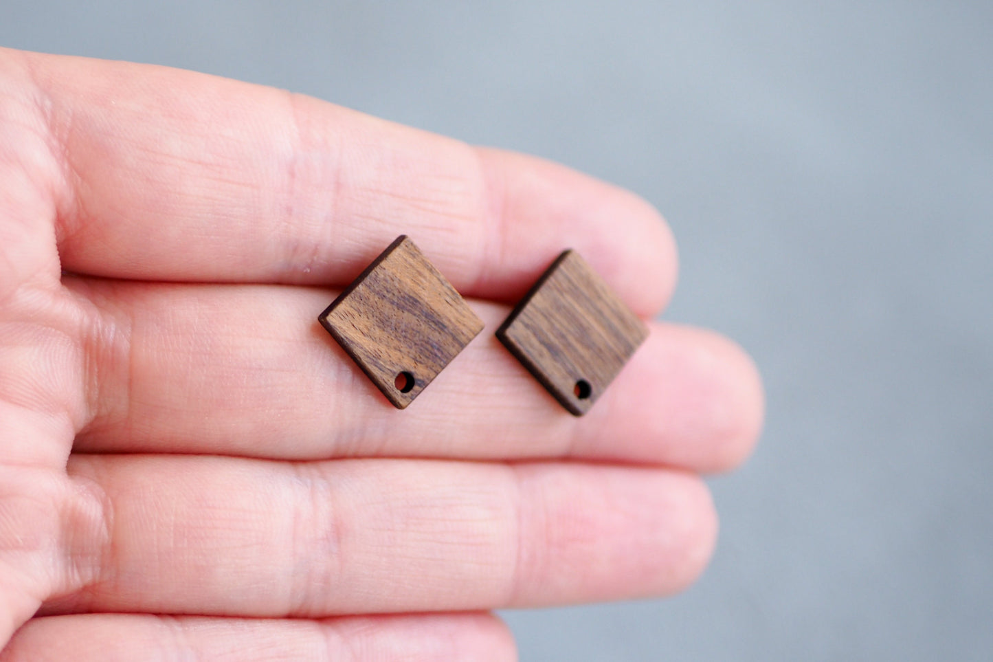 10x Holz Ohrstecker quadratisch, 17mm x 17mm, Schmuckzubehör für DIY Schmuck, Quadrat Viereck Walnuss Holz Ohrringe Ohrschmuck